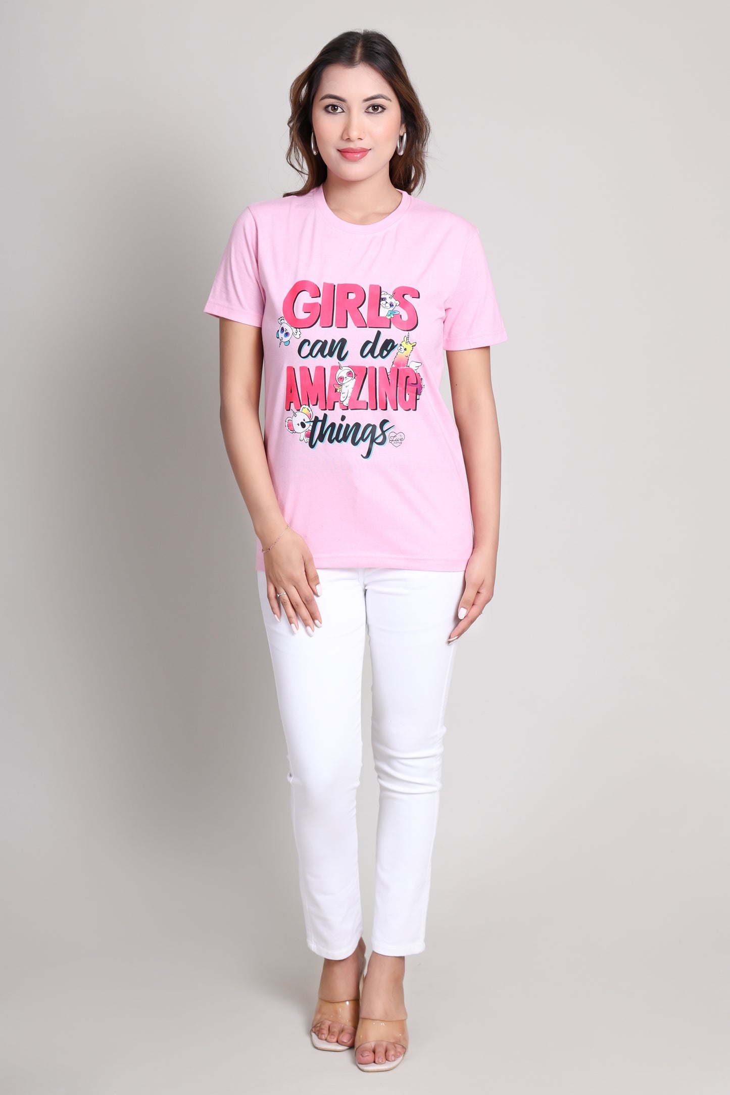 Girls Can Do Amazing Things” Graphic T-Shirt – Empowering & Stylish